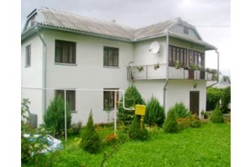 Ucraina Privát Pečenižyn, Esterno